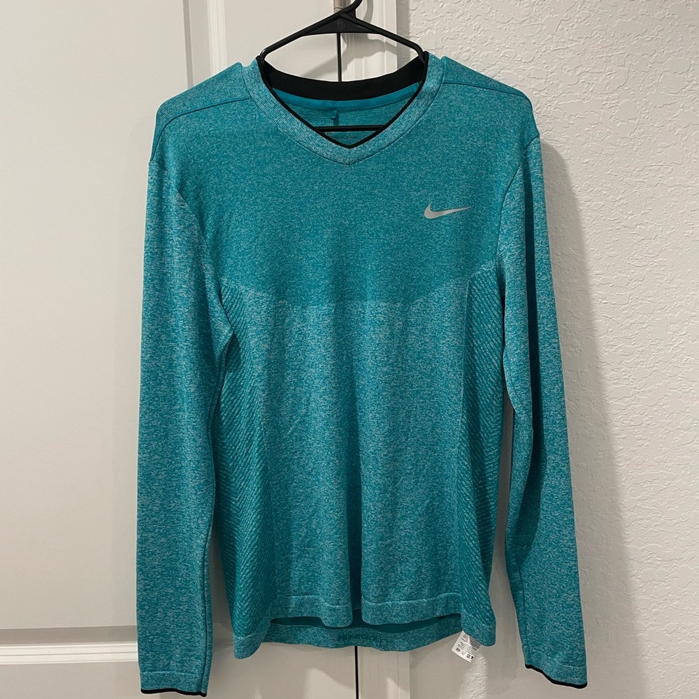 Used like New - Nike Men's Flex Knit V-Neck Golf Shirt